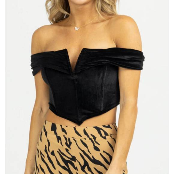 NEW BLUE BLUSH v-wire off shoulder crop in black velvet - Picture 3 of 6